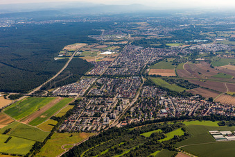 Vue d'oiseau de Quartier Eggenstein in Eggenstein-Leopoldshafen dans le département Bade-Wurtemberg, Allemagne