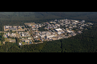 Bâtiment de recherche et complexe de bureaux du KIT Campus Nord (anciennement Centre de recherche nucléaire de Karlsruhe) à le quartier Leopoldshafen in Eggenstein-Leopoldshafen dans le département Bade-Wurtemberg, Allemagne vue du ciel