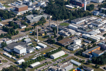 Vue aérienne de Bâtiment de recherche et complexe de bureaux du Campus Nord de l'Institut de technologie de Karlsruhe avec l'Institut de nanotechnologie et EWN GmbH à le quartier Leopoldshafen in Eggenstein-Leopoldshafen dans le département Bade-Wurtemberg, Allemagne