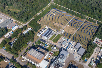 Vue aérienne de Bâtiment de recherche et complexe de bureaux du Campus Nord de l'Institut de technologie de Karlsruhe avec IAM-WBM sur Untergrombacher Straße à le quartier Leopoldshafen in Eggenstein-Leopoldshafen dans le département Bade-Wurtemberg, Allemagne