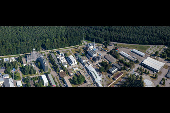 Photographie aérienne de Campus University KIT - Campus Nord (ancien Centre de recherche nucléaire de Karlsruhe) en arrière-plan de Leopoldshafen à le quartier Leopoldshafen in Eggenstein-Leopoldshafen dans le département Bade-Wurtemberg, Allemagne