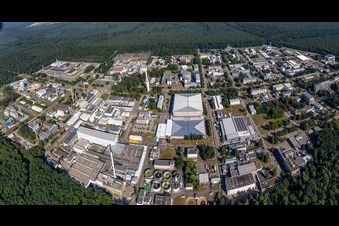 Enregistrement par drone de Bâtiment de recherche et complexe de bureaux du KIT Campus Nord (anciennement Centre de recherche nucléaire de Karlsruhe) à le quartier Leopoldshafen in Eggenstein-Leopoldshafen dans le département Bade-Wurtemberg, Allemagne