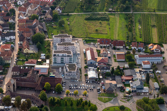 Vue oblique de Nouveaux bâtiments sur Silvanerstr à le quartier Schweigen in Schweigen-Rechtenbach dans le département Rhénanie-Palatinat, Allemagne