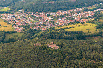 Vue aérienne de Château de Drachenfels à Busenberg dans le département Rhénanie-Palatinat, Allemagne
