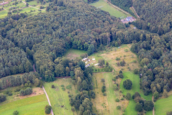 Vue aérienne de Camping à la cabane barbecue d'Altenberg à Wernersberg dans le département Rhénanie-Palatinat, Allemagne