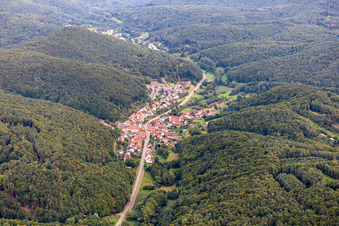 Vue aérienne de Waldrohrbach dans le département Rhénanie-Palatinat, Allemagne