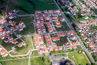Vue aérienne de Fröbelstr à le quartier Wiesental in Waghäusel dans le département Bade-Wurtemberg, Allemagne