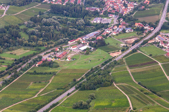 Vue aérienne de Parc avec la Statue de la Liberté chez le concessionnaire automobile Weis à Albersweiler dans le département Rhénanie-Palatinat, Allemagne