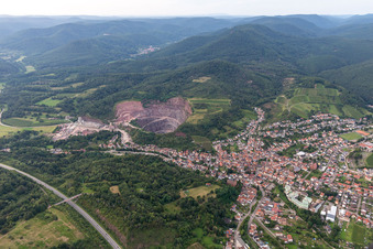 Albersweiler dans le département Rhénanie-Palatinat, Allemagne depuis l'avion