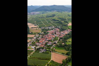 Quartier Heuchelheim in Heuchelheim-Klingen dans le département Rhénanie-Palatinat, Allemagne vue du ciel