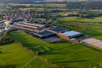 Vue aérienne de Locaux de l'usine ARBURG GmbH + Co KG à Loßburg dans le département Bade-Wurtemberg, Allemagne