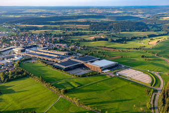 Vue aérienne de Locaux de l'usine ARBURG GmbH + Co KG à Loßburg dans le département Bade-Wurtemberg, Allemagne