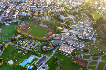 Vue aérienne de Piscine ouverte de la piscine extérieure Panorama-Bad à Freudenstadt dans le département Bade-Wurtemberg, Allemagne