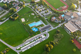 Vue aérienne de Piscine ouverte de la piscine extérieure Panorama-Bad à Freudenstadt dans le département Bade-Wurtemberg, Allemagne