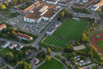 Vue aérienne de Ensemble d'installations sportives Hermann-Saam-Stadion à Freudenstadt dans le département Bade-Wurtemberg, Allemagne