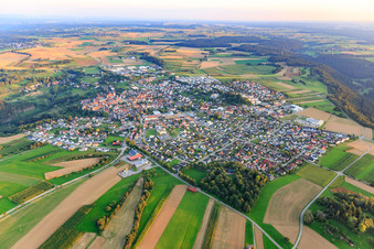 Vue aérienne de Vue de la ville depuis le nord à Dornhan dans le département Bade-Wurtemberg, Allemagne