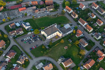 Vue aérienne de Église néo-apostolique à Dornhan dans le département Bade-Wurtemberg, Allemagne
