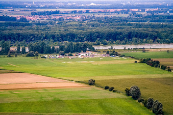Vue aérienne de Fête de l'aérodrome de Herrenteich à Hockenheim dans le département Bade-Wurtemberg, Allemagne
