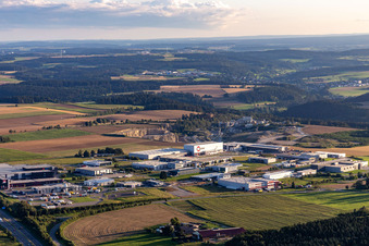 Vue aérienne de Zone industrielle d'Albring/Schwarzwaldring : Maschinenfabrik Berthold Hermle AG, RAMPF Production Systems GmbH & Co.KG à Zimmern ob Rottweil dans le département Bade-Wurtemberg, Allemagne