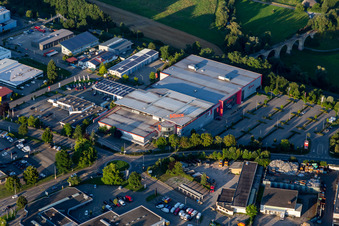 Vue aérienne de Magasin de meubles - Marché du meuble Wohn Schick à le quartier Bühlingen in Rottweil dans le département Bade-Wurtemberg, Allemagne