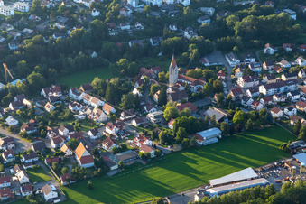 Vue aérienne de Avec l'église Saint-Pélage à le quartier Altstadt in Rottweil dans le département Bade-Wurtemberg, Allemagne