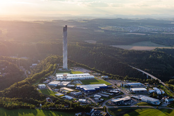 Vue aérienne de Tour d'essai Thyssenkrupp pour ascenseurs express à Berner Feld à Rottweil dans le département Bade-Wurtemberg, Allemagne