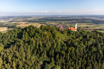 Photographie aérienne de Église de pèlerinage Saint-Jean-Baptiste sur le Bussen à le quartier Offingen in Uttenweiler dans le département Bade-Wurtemberg, Allemagne