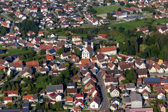 Vue aérienne de Vue des rues et des maisons dans les quartiers résidentiels à Uttenweiler dans le département Bade-Wurtemberg, Allemagne