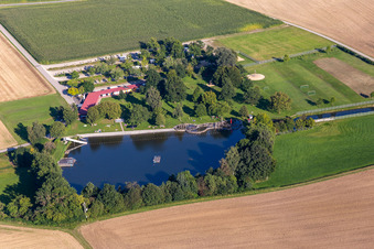 Vue aérienne de Zones riveraines du lido - piscine naturelle extérieure à Uttenweiler dans le département Bade-Wurtemberg, Allemagne
