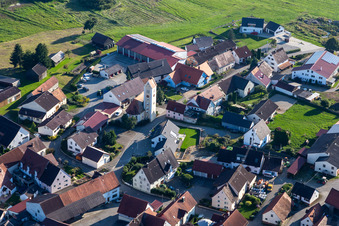 Vue aérienne de Église filiale de Saint-Blaise à Alleshausen dans le département Bade-Wurtemberg, Allemagne