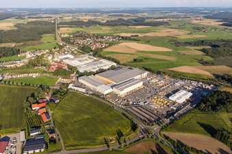Vue oblique de Sites de production de Liebherr-Mischtechnik GmbH à le quartier Kürnbach in Bad Schussenried dans le département Bade-Wurtemberg, Allemagne
