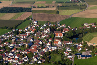 Vue aérienne de Saint-Jean à le quartier Michelwinnaden in Bad Waldsee dans le département Bade-Wurtemberg, Allemagne