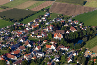 Vue aérienne de Saint-Jean à le quartier Michelwinnaden in Bad Waldsee dans le département Bade-Wurtemberg, Allemagne