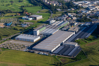 Vue aérienne de Usine de fabrication de véhicules de Hymer Reisemobile GmbH à le quartier Steinenberg in Bad Waldsee dans le département Bade-Wurtemberg, Allemagne