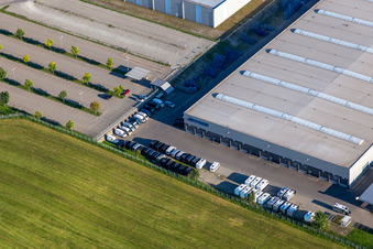 Usine de fabrication de véhicules de Hymer Reisemobile GmbH à le quartier Steinenberg in Bad Waldsee dans le département Bade-Wurtemberg, Allemagne d'en haut