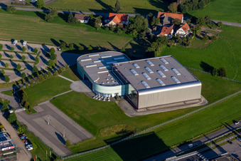 Vue aérienne de Musée et exposition - Musée Erwin Hymer pour camping-cars à le quartier Hopfenweiler in Bad Waldsee dans le département Bade-Wurtemberg, Allemagne