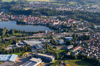 Vue aérienne de Lac de la ville à Bad Waldsee dans le département Bade-Wurtemberg, Allemagne