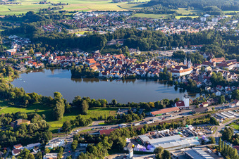 Vue aérienne de Lac de la ville à Bad Waldsee dans le département Bade-Wurtemberg, Allemagne
