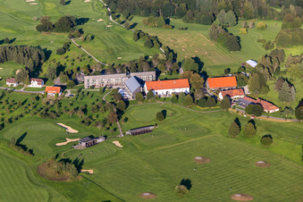 Vue aérienne de Clubhouse du parcours de golf du Club de golf princier de Haute-Souabe eV à le quartier Hopfenweiler in Bad Waldsee dans le département Bade-Wurtemberg, Allemagne