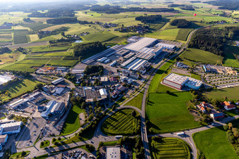 Photographie aérienne de Usine de fabrication de véhicules de Hymer Reisemobile GmbH à Bad Waldsee dans le département Bade-Wurtemberg, Allemagne