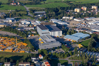Complexe immobilier et centre logistique dans les locaux de Versandhaus Walz GmbH, Baby-Walz à Bad Waldsee dans le département Bade-Wurtemberg, Allemagne d'en haut