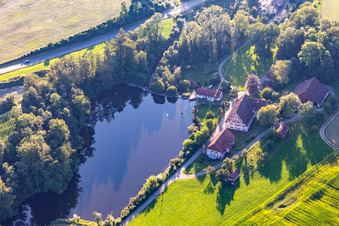 Vue aérienne de Forgerons d'art Eichler à le quartier Tannweiler in Aulendorf dans le département Bade-Wurtemberg, Allemagne