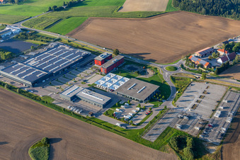 Photographie aérienne de Usine de fabrication de véhicules de Carthago Reisemobilbau GmbH à le quartier Unterrauhen in Aulendorf dans le département Bade-Wurtemberg, Allemagne