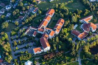 Vue aérienne de Centre de cure avec clinique au bord du magnifique Moos à Bad Saulgau dans le département Bade-Wurtemberg, Allemagne
