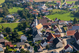 Vue aérienne de Église Saint-Sébastien à le quartier Reichenbach in Bad Schussenried dans le département Bade-Wurtemberg, Allemagne