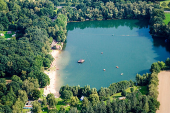 Vue aérienne de Piscine extérieure forestière d'Eyller See à le quartier Eyll in Kerken dans le département Rhénanie du Nord-Westphalie, Allemagne