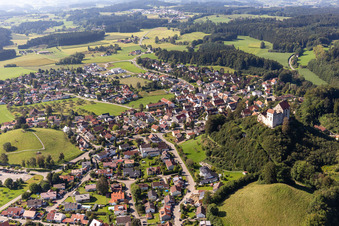 Photographie aérienne de Murs du complexe du château sur le plateau " Château Waldburg à le quartier Sieberatsreute in Waldburg dans le département Bade-Wurtemberg, Allemagne