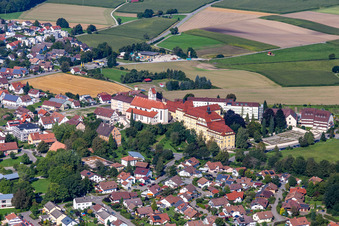 Vue aérienne de Complexe immobilier du monastère franciscain de Reute à le quartier Reute in Bad Waldsee dans le département Bade-Wurtemberg, Allemagne