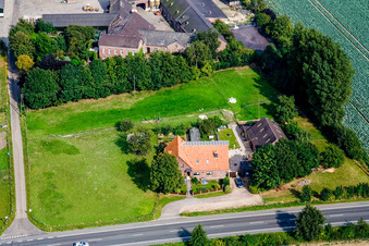 Vue aérienne de Aide sur Holtheyder Straße à le quartier Geneng in Wachtendonk dans le département Rhénanie du Nord-Westphalie, Allemagne