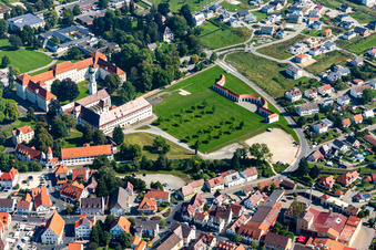 Vue oblique de Monastère de Schussenried à le quartier Roppertsweiler in Bad Schussenried dans le département Bade-Wurtemberg, Allemagne